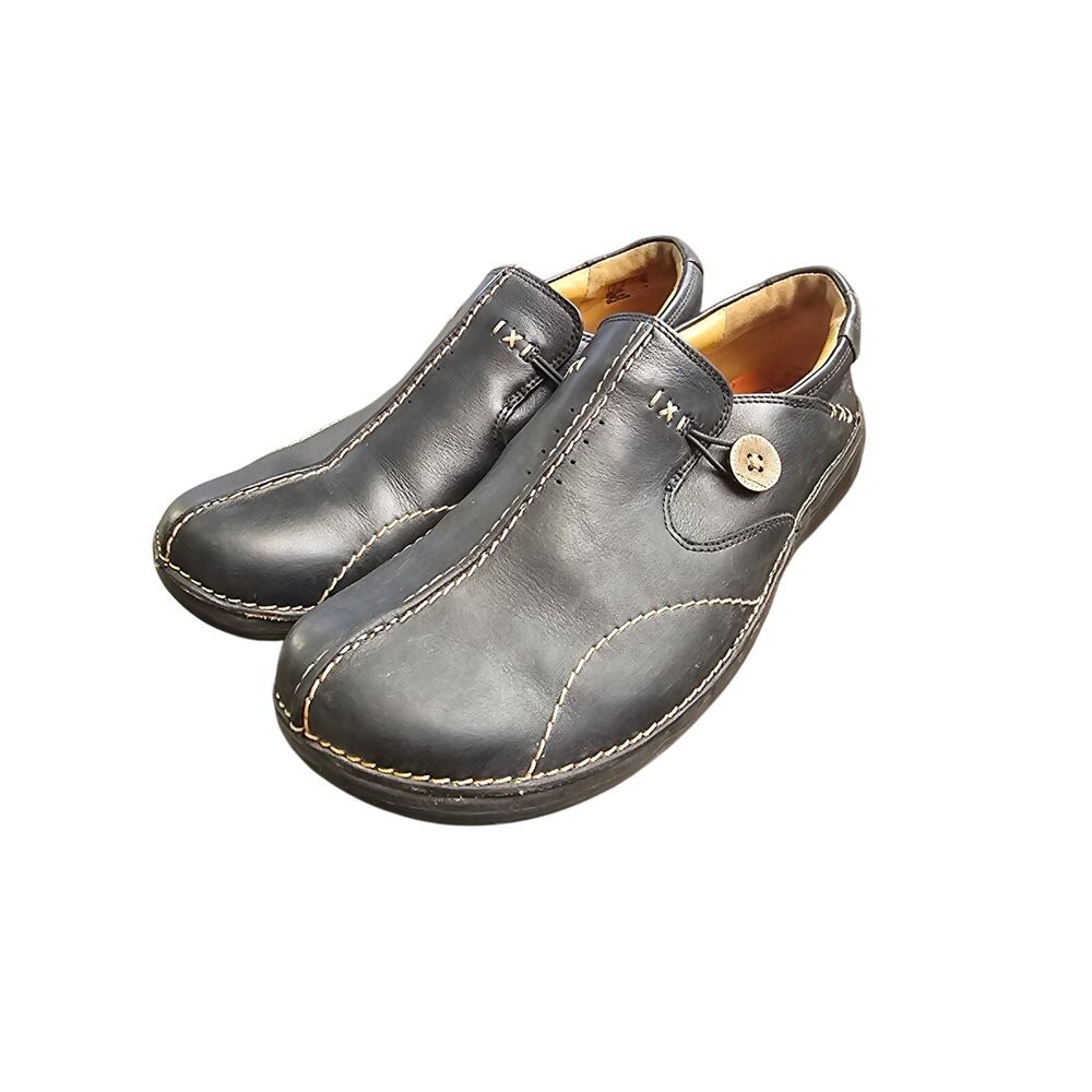 Clarks Unstructured Black size 10 Unloop button slip on loafers